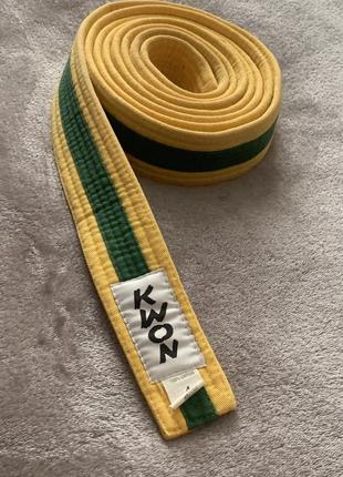 Пояс для кімоно kwon жовтий із зеленою смугою5 фото