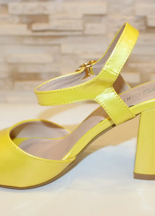 Босоножки женские желтые на каблуке б14712 фото
