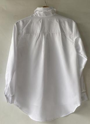 Базовая белая рубашка oversize удлиненная сзади5 фото