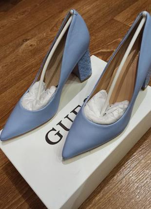 Жіночі блакитні туфлі guess