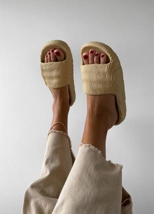 Тапки adilette slide beige тапочки3 фото