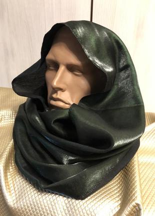 Изумрудный переливающийся шарфик