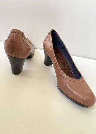 Туфли женские на невысоком каблуке 38 и 39 размера3 фото