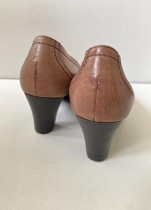 Туфли женские на невысоком каблуке 38 и 39 размера5 фото