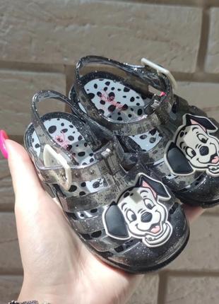 Босоніжки 101 долматинець дісней