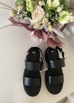 Босоніжки сандалі zara