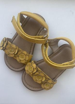Босоніжки