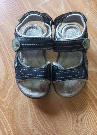 Босоножки 25 р