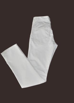Белые джинсы