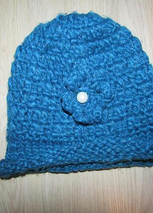 Стильна шапка з квіткою