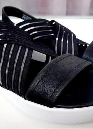Босоніжки skechers.