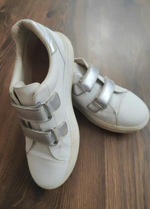 Шкіряні кросівки для дівчинки 37 розміру фірма pablosky