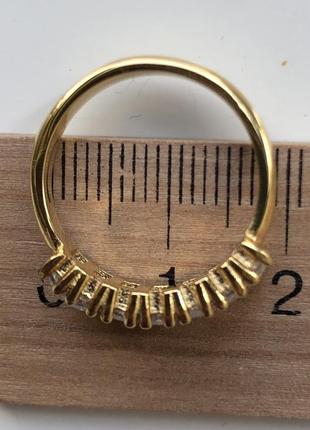 Невероятное золотое кольцо с камушками тренд 2023 (позолота 18k)6 фото