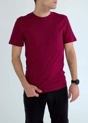 Мужская футболка базовая красная1 фото