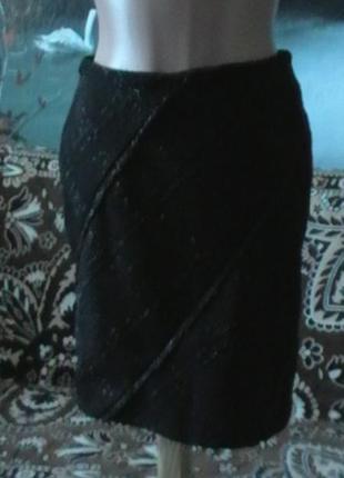 Спідниця міні чорна з бархатистою тканини з люрексом цікава