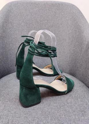 Зеленые изумрудные босоножки со шнуровкой9 фото
