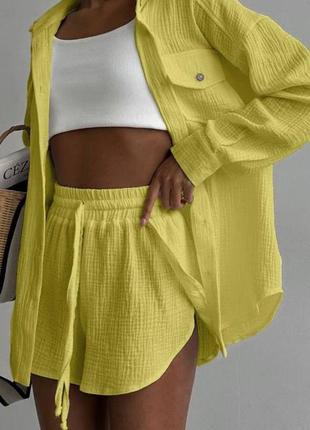 Мусліновий костюм сорочка + шорти комплект з мусліну з рубашкою блакитний жовтий малиновий бежевий1 фото