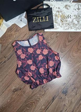 Блуза с цветами и резинкой на талии