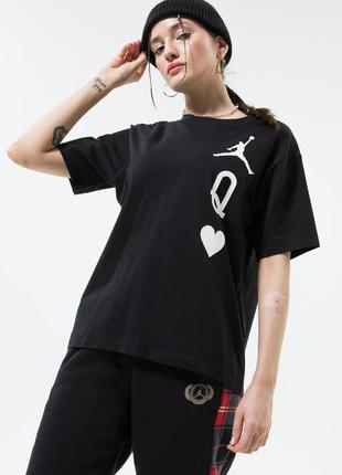 Nike jordan t-shirt w j flight gfx gf tee

футболка новая оригинал свежие коллекции1 фото
