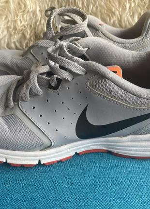 Легкие кроссовки nike revolution 41