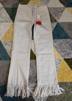 Белые джинсы с бахромой1 фото