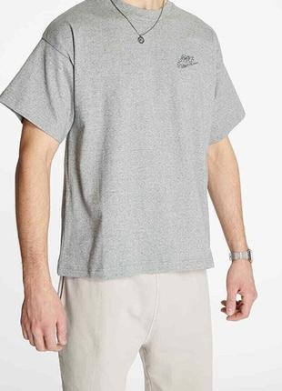 Мужская футболка nike sportswea revival heather grey grind
новая оригинал майка