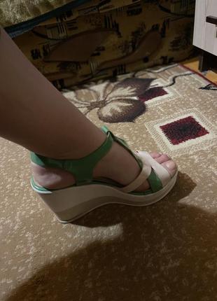 Босоніжки жіночі