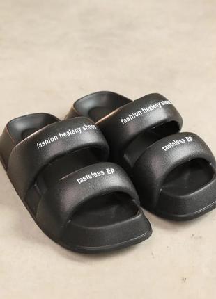 Стильні пляжні чорні шльопанці,шльопки чорного кольору гумові/піна,жіноче взуття на літо 2023-2024