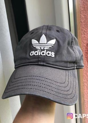 Adidas originals кепка