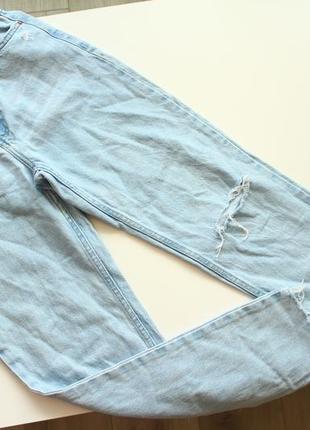 Джинсы мом, стильные джинсы с рваностями1 фото