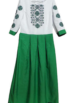 Вышитое платье