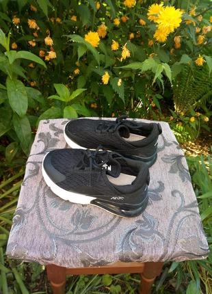 Кроссовки детские, б/в, в идеальном состоянии, размер 29