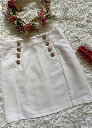 Белая юбка с золотыми пуговицами h&amp;m