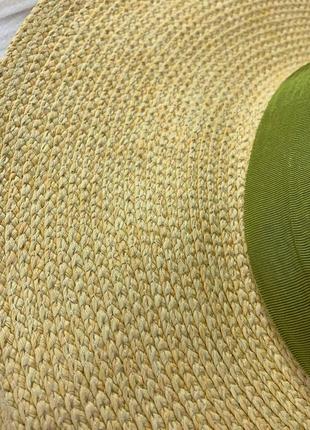 Летняя соломенная шляпа федора с широкими полями и цепочкой zarina с зеленой лентой4 фото