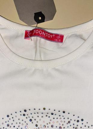 Яркая блуза белого цвета с камушками и серебряными бусинками. спинка удлинена. 1/ размер: 1102 фото