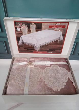 Скатерть велюровая с кружевом в подарочной коробке160 на 220см verolli турция розовая