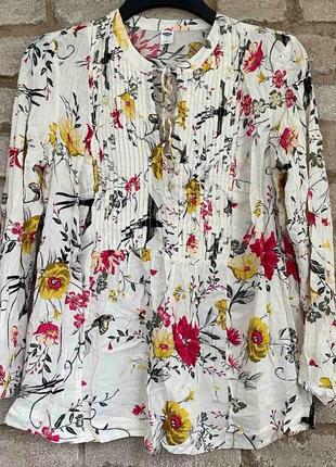 1, красива квіткова блузка old navy зі зборочками розмір м1 фото