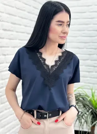 Женская блузка с вырезом и кружевом6 фото