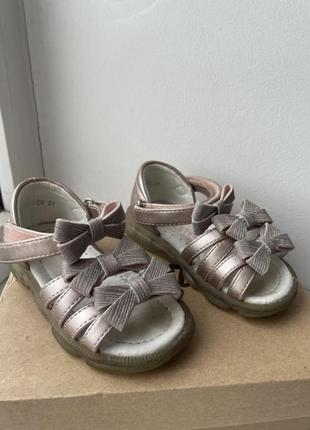 Босоніжки сандалі для дівчинки weestep