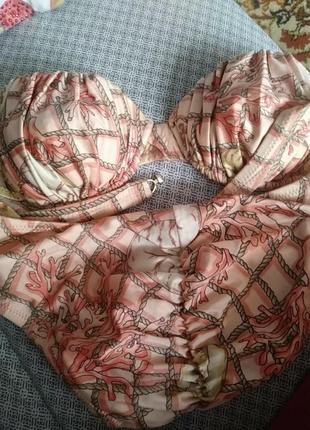 Красивый купальник с драпировкой