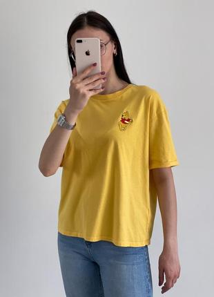 Желтая летняя футболка от disney x primark