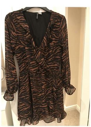 Платье на запах с оборками тигровый принт5 фото