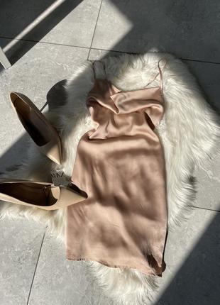 Невероятное платье с красивой спинкой