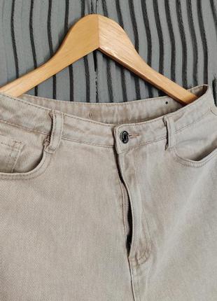 Крутые бежевые mom джинсы на высокой посадке missguided4 фото