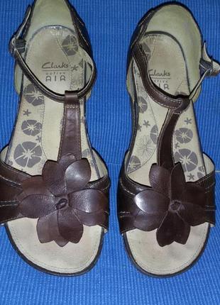 Кожаные босоножки clarks 40 размер (26см)