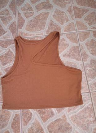 Топ с вырезом