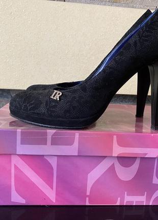 Женские туфли на каблуке натуральный замш renzoni итальянская размер 38
