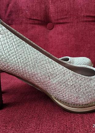 Обалденные нарядные представительные туфли размер 39