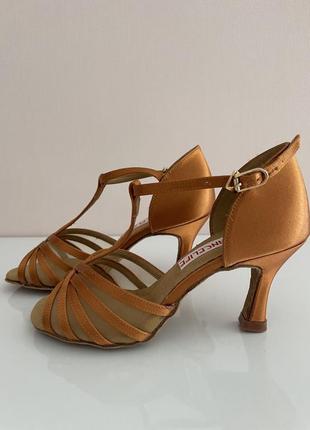 Туфлі для латини