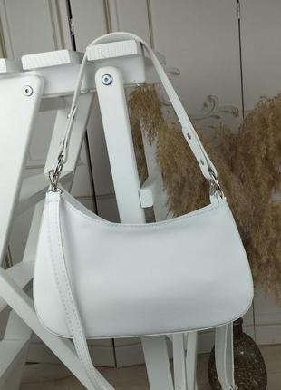 Асимметричная сумка-багет белая4 фото